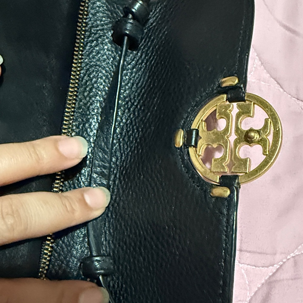 Tory Burch Black Pebbled Leather Crossbody Bag - Picture 9 of 9
